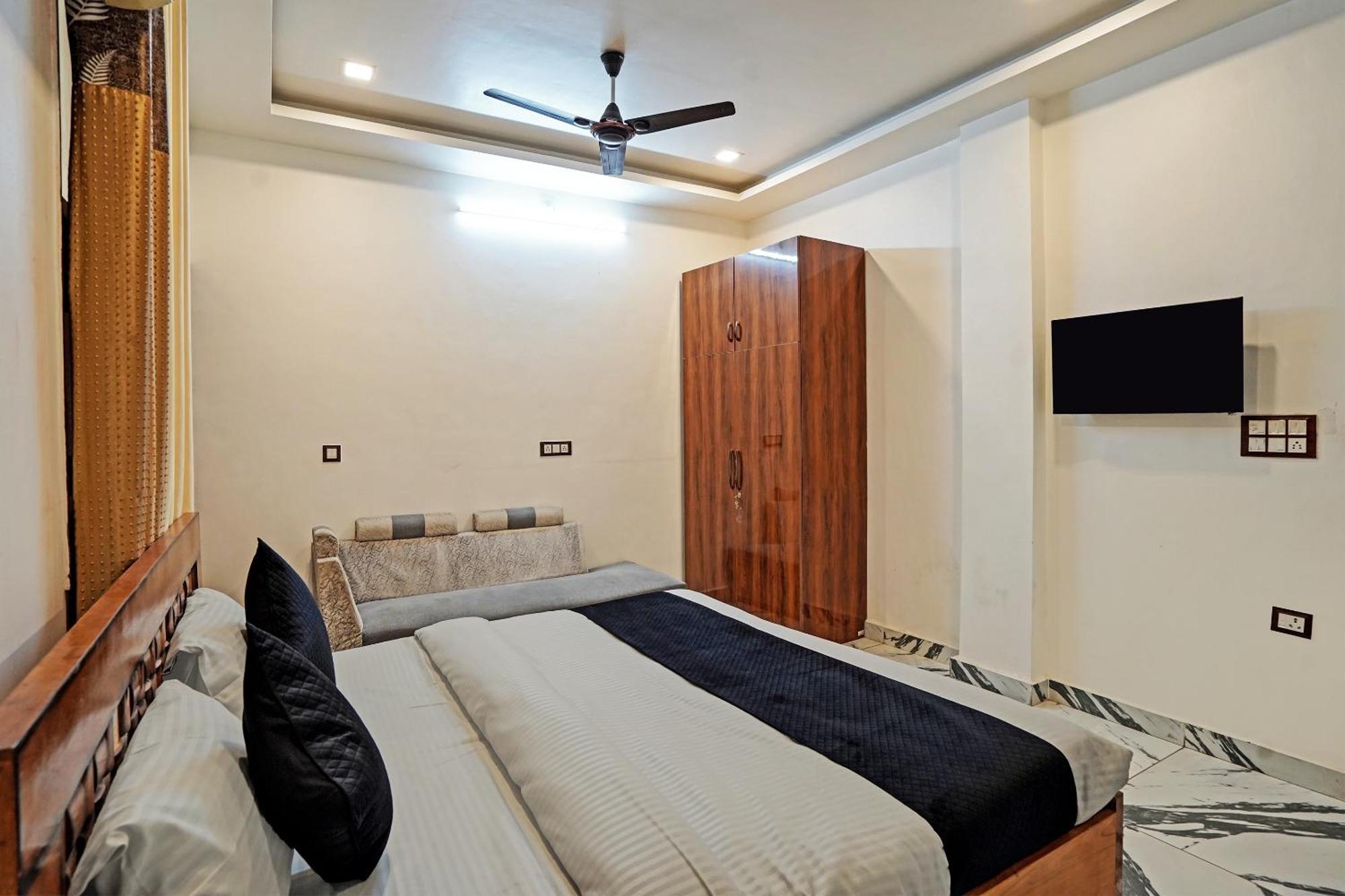 Play- Platinum Sector144 Couple Friendly Hotel Noida Bagian luar foto
