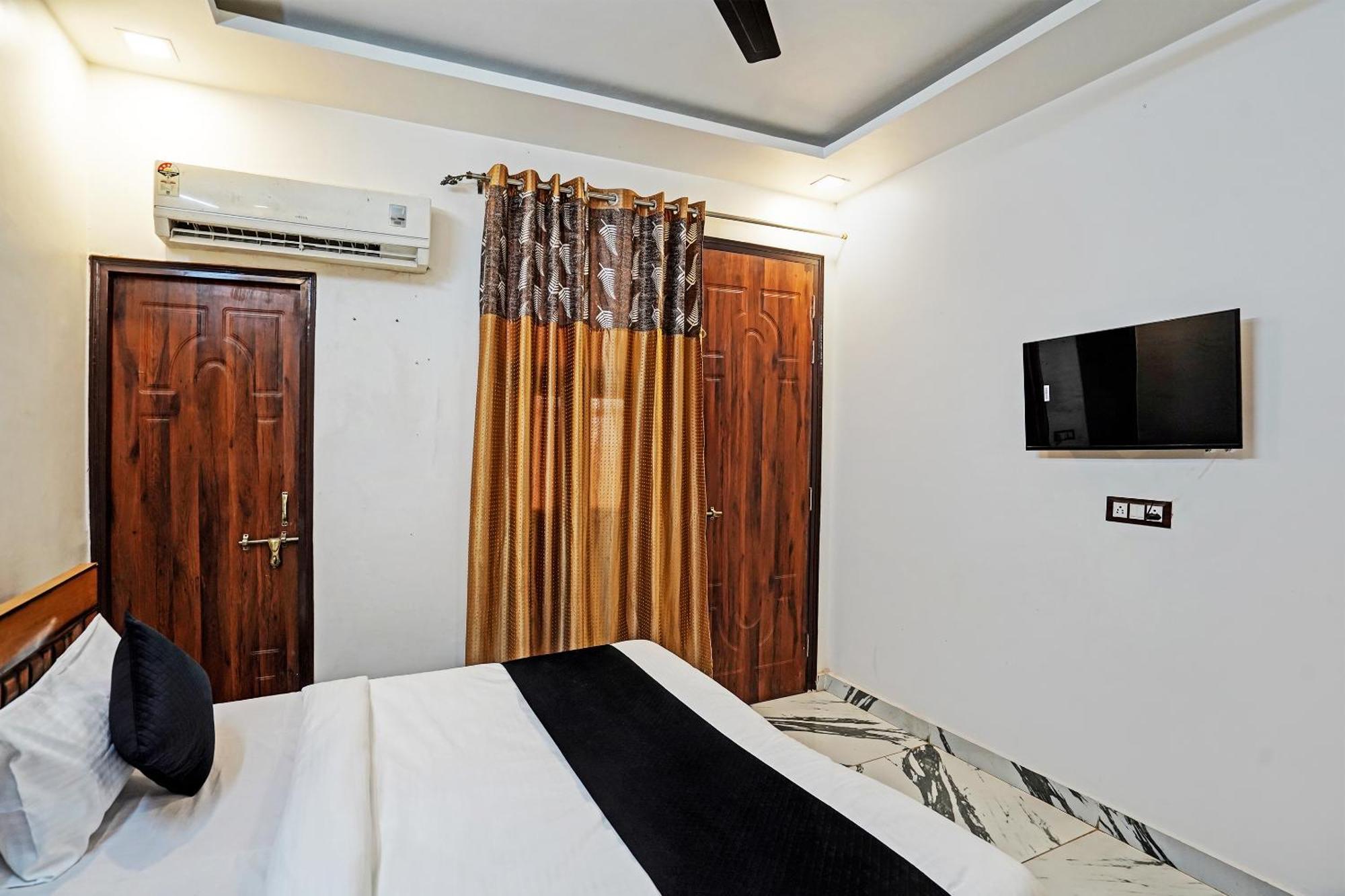 Play- Platinum Sector144 Couple Friendly Hotel Noida Bagian luar foto