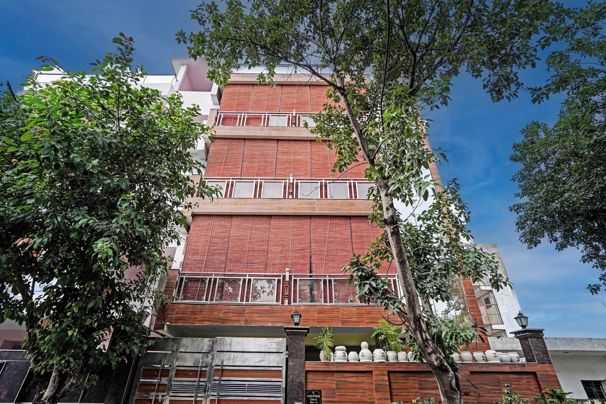 Play- Platinum Sector144 Couple Friendly Hotel Noida Bagian luar foto